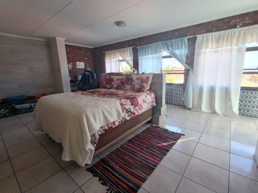 4 Bedroom Property for Sale in Wavecrest Eastern Cape